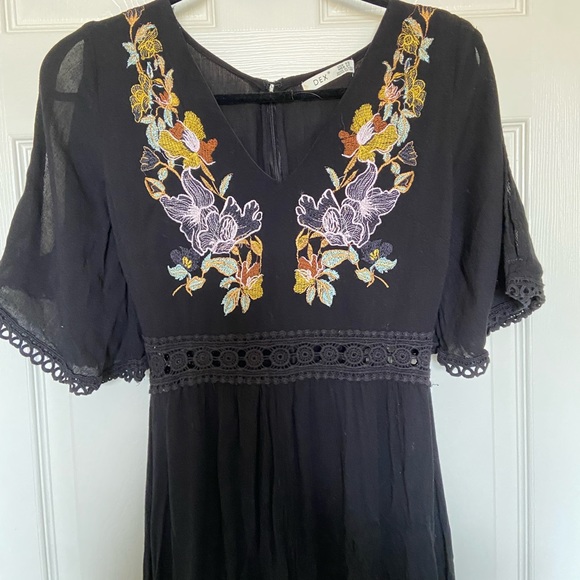 Black dex embroidered maxi dress - Picture 2 of 6